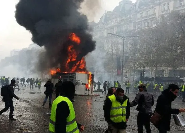 Беспорядки во Франции как следствие Евромайдана