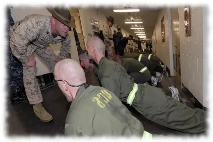 Джигит заставил 50 солдат танцевать